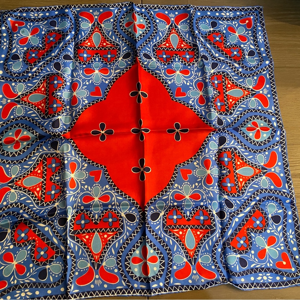 AWESOME VINTAGE VERA NEUMANN SCARF  23"x23”